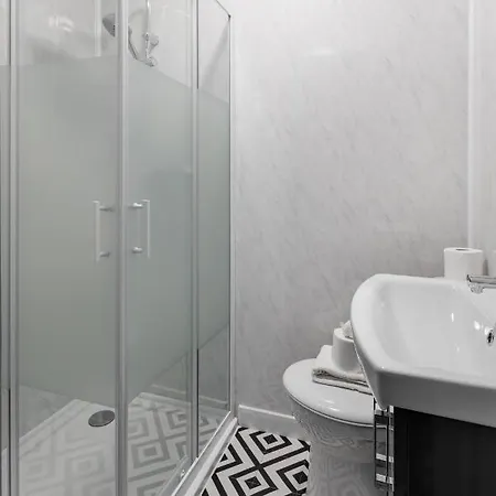 Apartment Centre 7 With Kitchenette, Free Wifi And Smart Tv By Yoko Middlesbrough